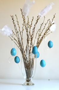 Birch twigs, feathers and eggs